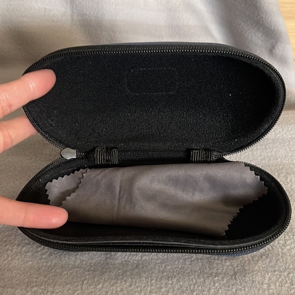 Hobie zipper sunglasses/eyeglasses semi-hard case  NWOT - Picture 2 of 2